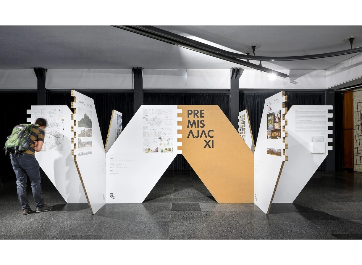 Disseny expositiu 'Premis Ajac XI', 08014 estudi d’arquitectura